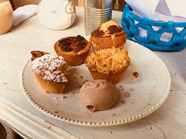 How to Bake a Gourmet Layer Cake with Intricate Flavor Combinations?